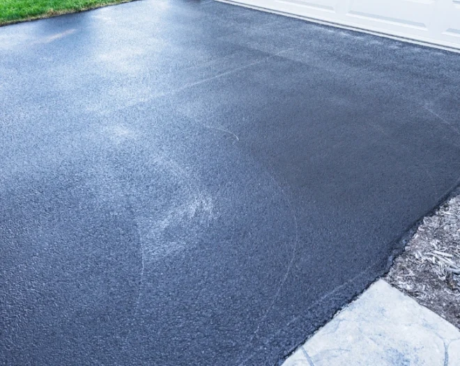 a driveway in Lakemoor, IL made with asphalt materials home 3